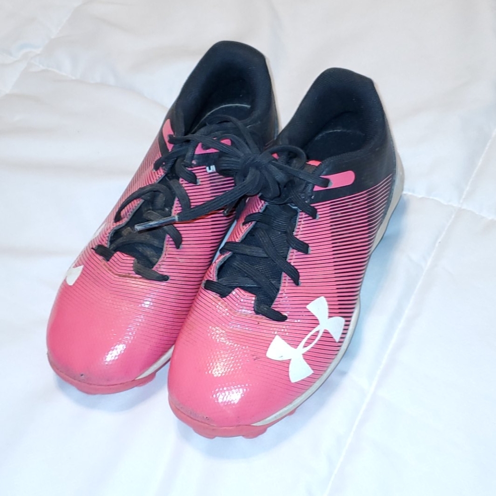 Girls UA cleats
